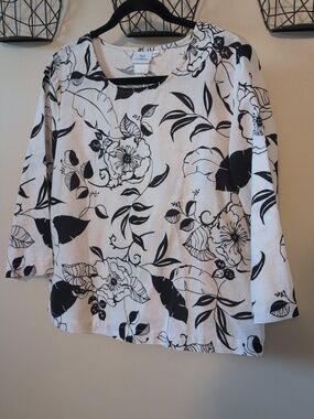 Hot Cotton Black & CreamFloral Crewneck 3/4 Sleeve Linen Top